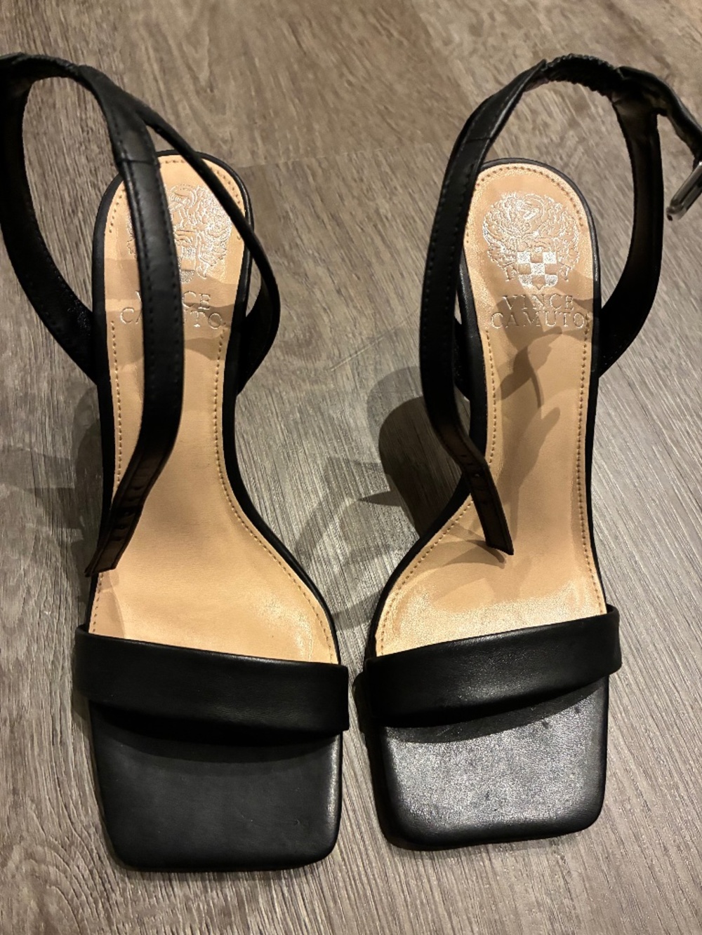 Vince Camuto Saprenda heeled sandals in black. Size 6. EUC